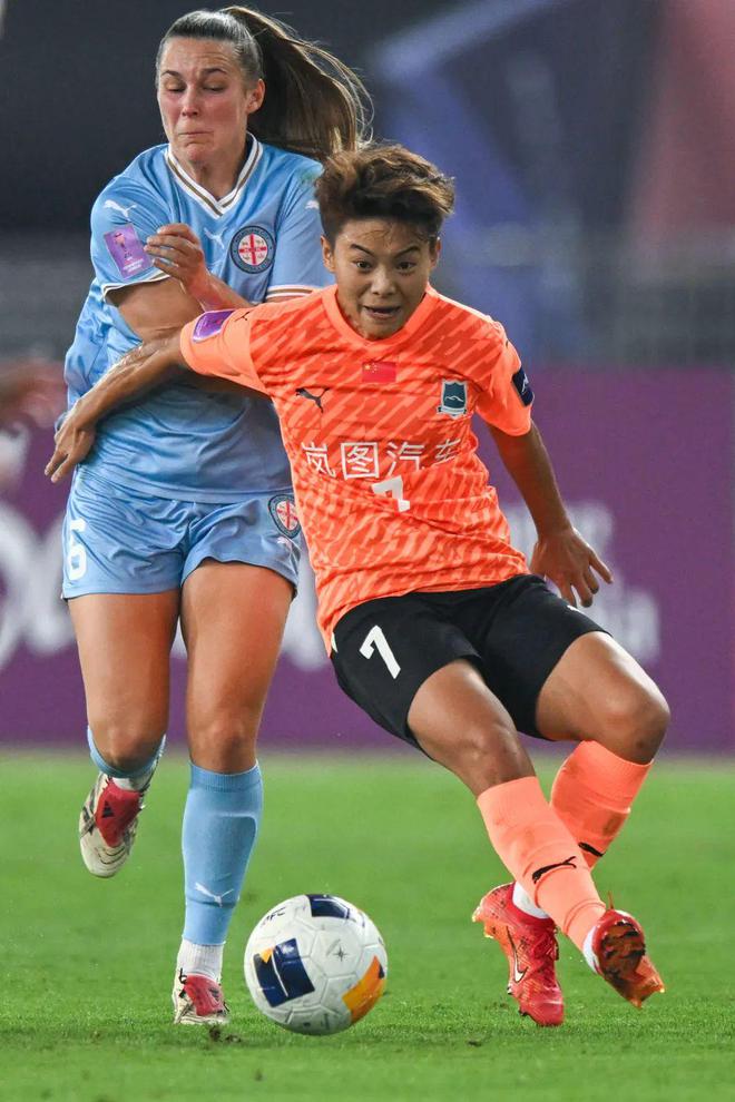 武漢女足奪冠，捧亞冠金杯！