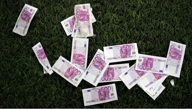 巴黎歐冠奪冠，金錢味濃，攬1.2億