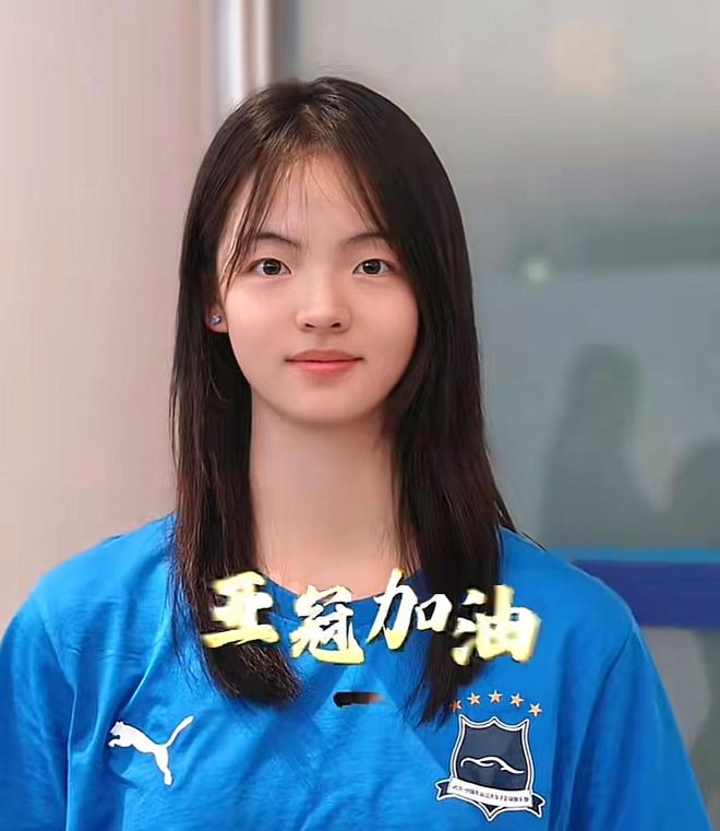 武漢女足姜晨璟，踢防守位反差大，自小如此。